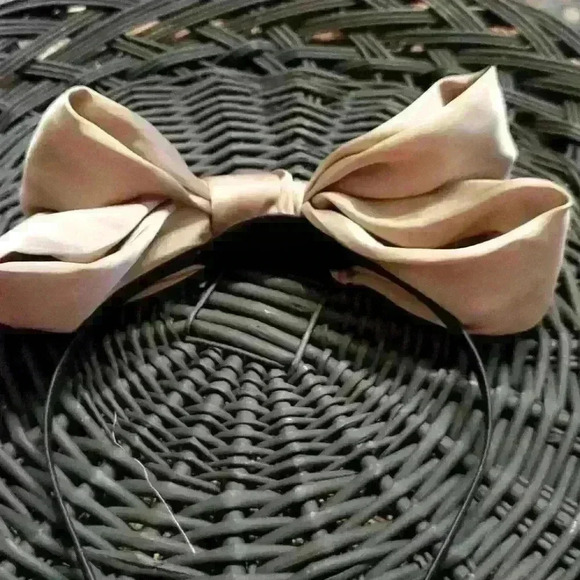 Satin  bow headband - Picture 7 of 8